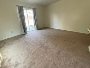 3238 Newport Ave in Visalia, CA - Building Photo - Building Photo