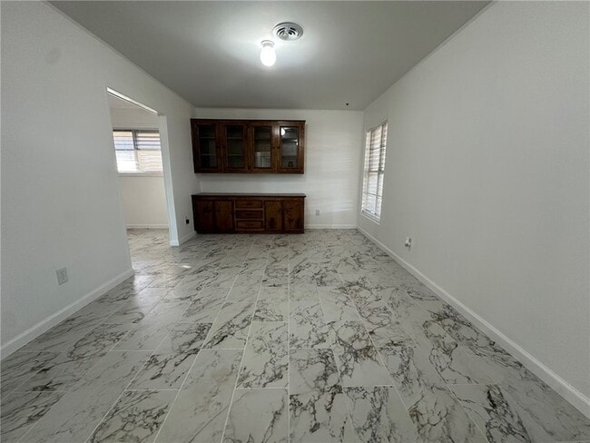 136 Daniel Moore Ave in Portland, TX - Building Photo - Building Photo