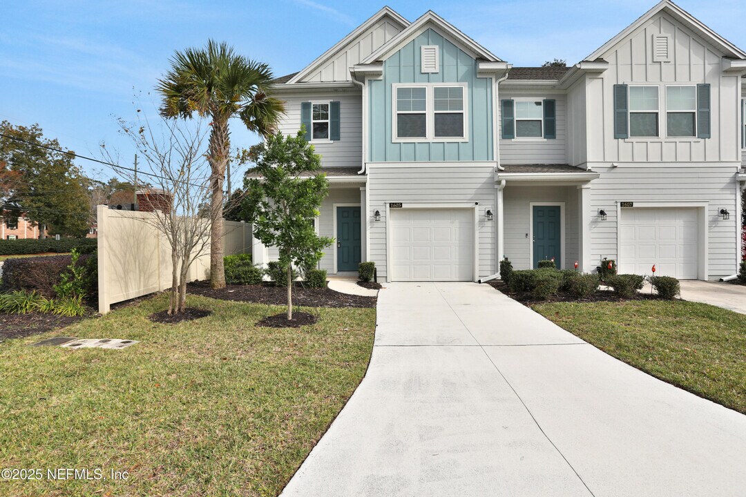 1605 Pottsburg Point Dr in Jacksonville, FL - Building Photo