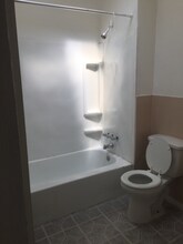 2138 E Oliver St in Baltimore, MD - Foto de edificio - Building Photo