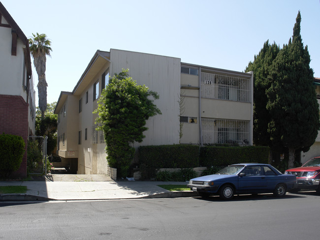 129 S Manhattan Pl in Los Angeles, CA - Building Photo - Building Photo