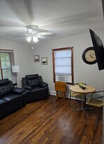 310 Cottage Ct in Champaign, IL - Building Photo