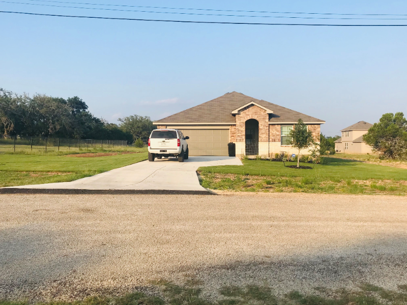 138 Desert Poppy Dr in Bandera, TX - Building Photo