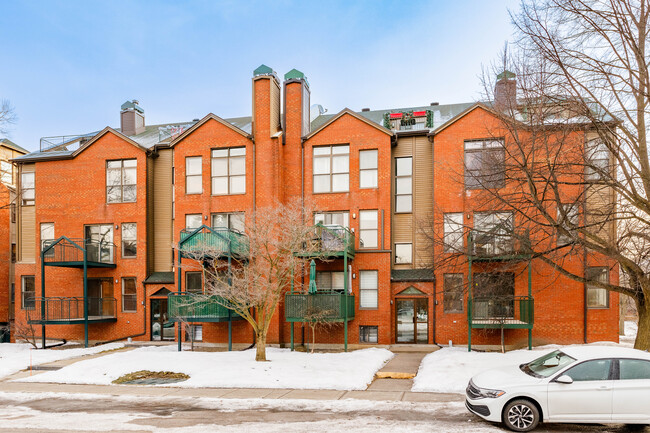 659 Du Ruisseau Tsse in Lachine, QC - Building Photo - Primary Photo