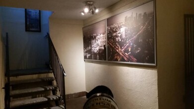 14746 Delano St-Unit -4 in Los Angeles, CA - Building Photo - Building Photo