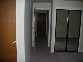 135 Lake Dr in San Bruno, CA - Foto de edificio - Building Photo