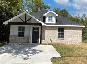 313 E Nelson St in Denison, TX - Building Photo