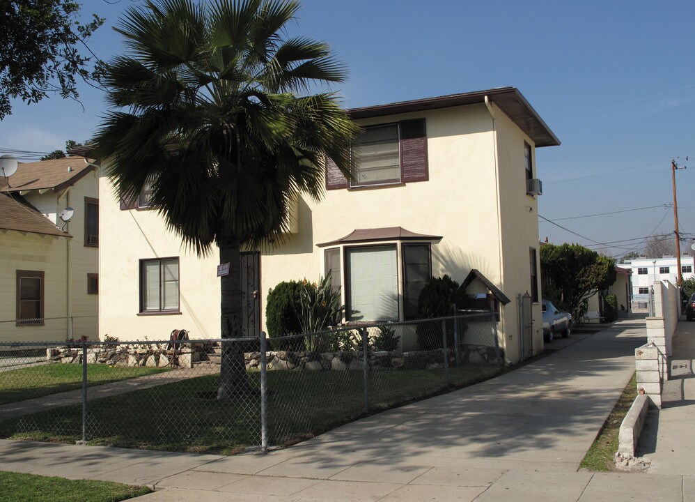 1725 Cedar St in Alhambra, CA - Foto de edificio