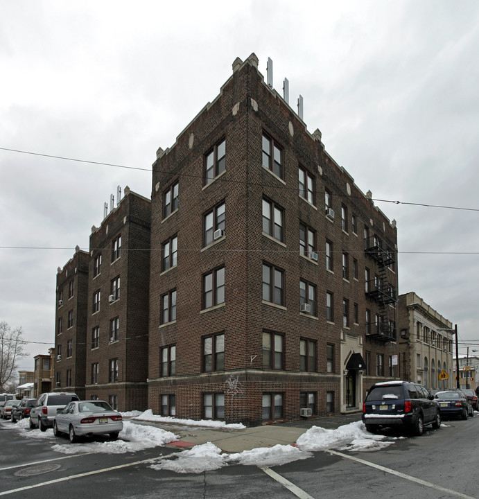 160 Thorne St in Jersey City, NJ - Building Photo