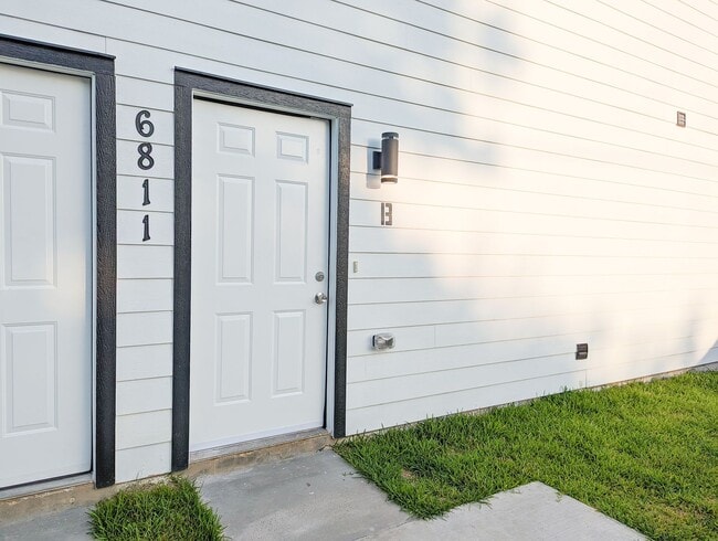 6811 Glass St in Houston, TX - Foto de edificio - Building Photo