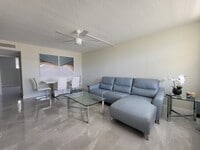 2400 NE 10th St, Unit 206