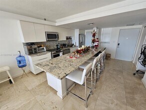 3000 Marcos Dr in Aventura, FL - Building Photo - Building Photo