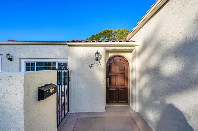 10281 Dunleer Dr in Los Angeles, CA - Building Photo - Building Photo