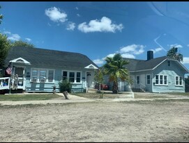 201-203-203 E Washington Ave in Harlingen, TX - Building Photo