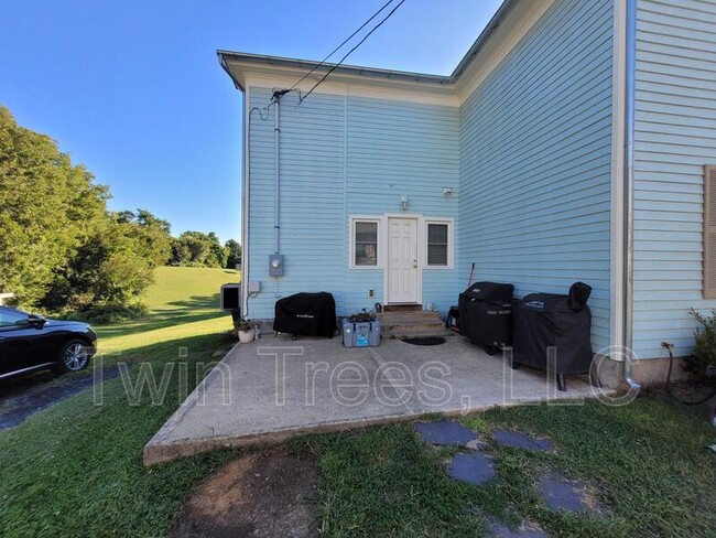 5739 Main St in Mount Jackson, VA - Building Photo - Building Photo