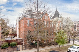 Pierce School Lofts in Washington, DC - Foto de edificio - Building Photo