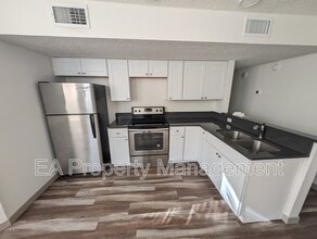 725 Edith Blvd SE in Albuquerque, NM - Building Photo - Building Photo