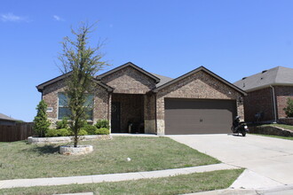2630 Fieldcrest Ln. in Crandall, TX - Foto de edificio - Building Photo
