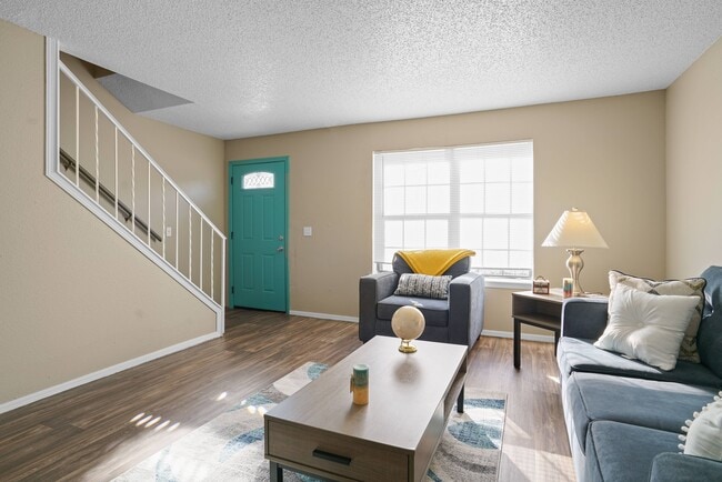 Diamond Crest Townhomes in Norman, OK - Foto de edificio - Interior Photo