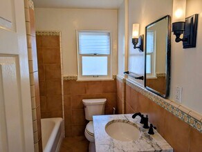 1612 1/2 Glendon Ave in Los Angeles, CA - Building Photo - Building Photo