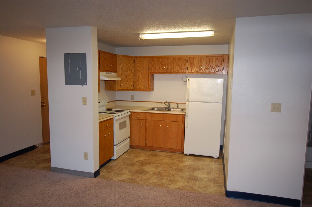 1304 19 1/2 St S in Moorhead, MN - Foto de edificio