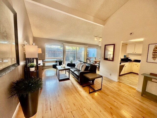 1369 Cherrywood Sq in San Jose, CA - Foto de edificio