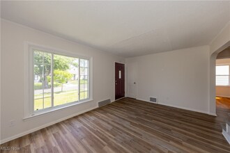 21304 Watson Rd in Maple Heights, OH - Building Photo - Building Photo
