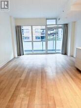 210 Simcoe St in Toronto, ON - Building Photo - Building Photo