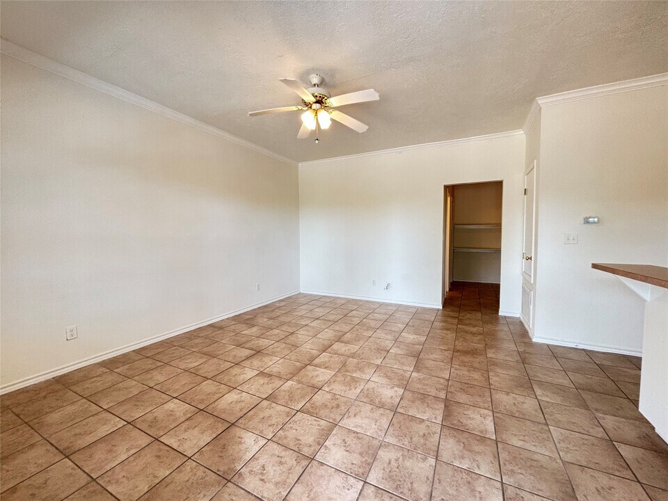 2455 Montgomery Rd in Huntsville, TX - Building Photo