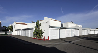 El Pueblo Apartments in Anaheim, CA - Building Photo - Building Photo