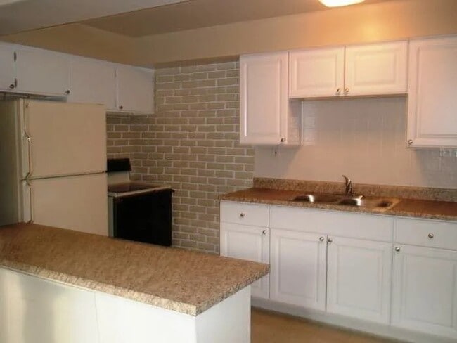 West of West in Rocky River, OH - Building Photo - Building Photo