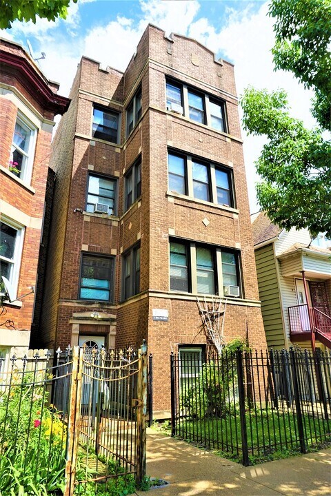 2417 N Monticello Ave in Chicago, IL - Foto de edificio