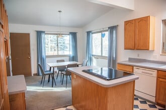 9 Paramount Pky in Wheat Ridge, CO - Building Photo - Building Photo