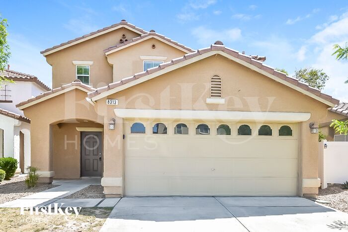 8313 Cavaricci Ave in Las Vegas, NV - Building Photo