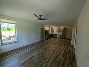 31 Powers Rd, Unit 101 in Asheville, NC - Foto de edificio - Building Photo