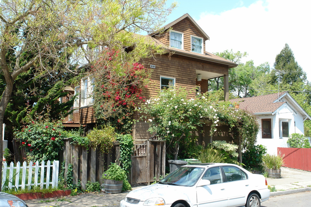 1210 Masonic Ave in Albany, CA - Building Photo