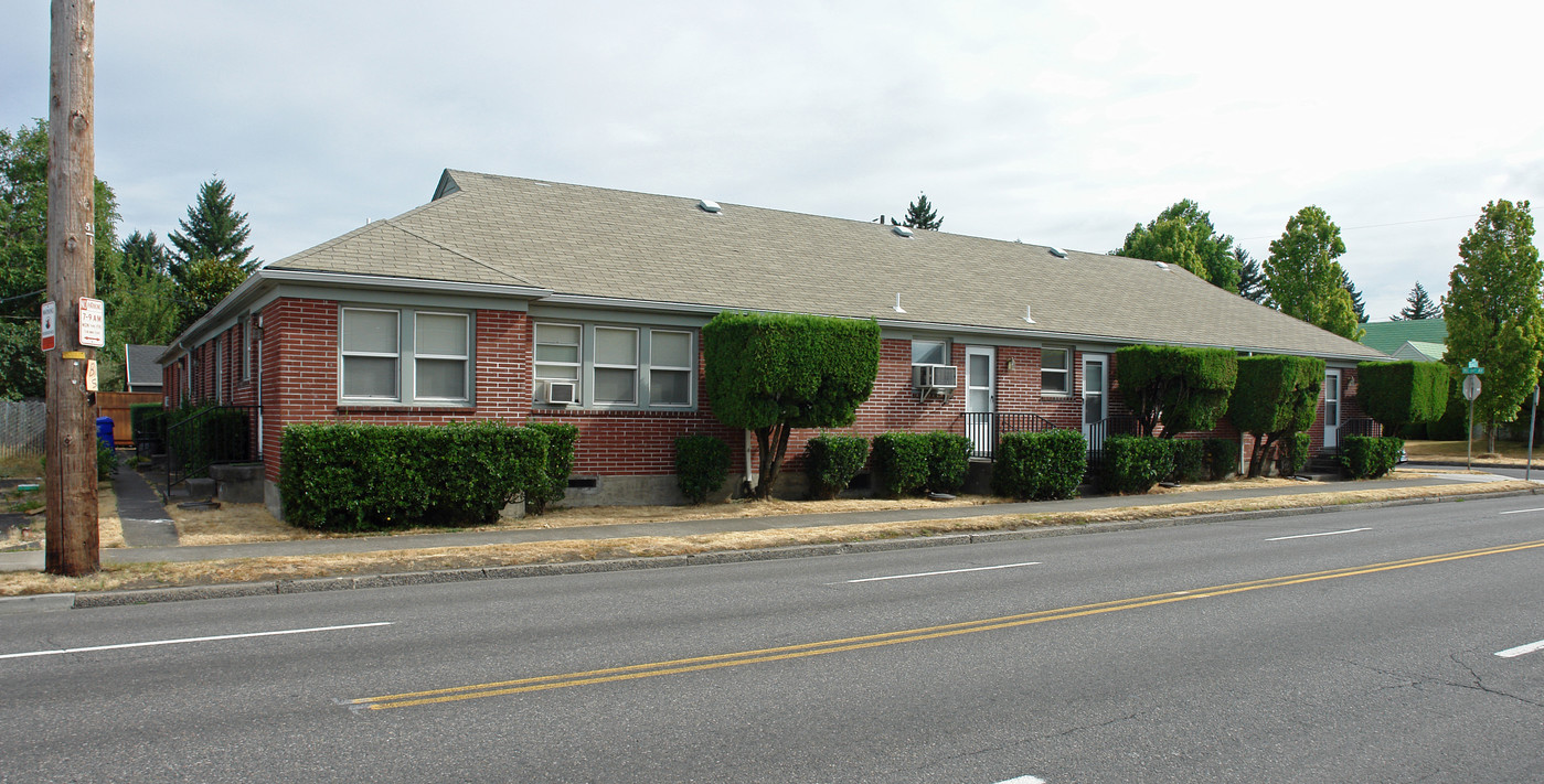 1501-1517 NE 61st Ave in Portland, OR - Building Photo