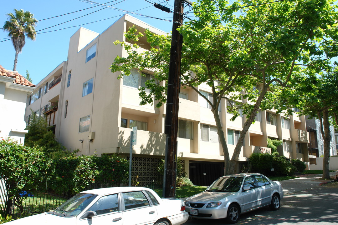 Court Royal in Berkeley, CA - Foto de edificio