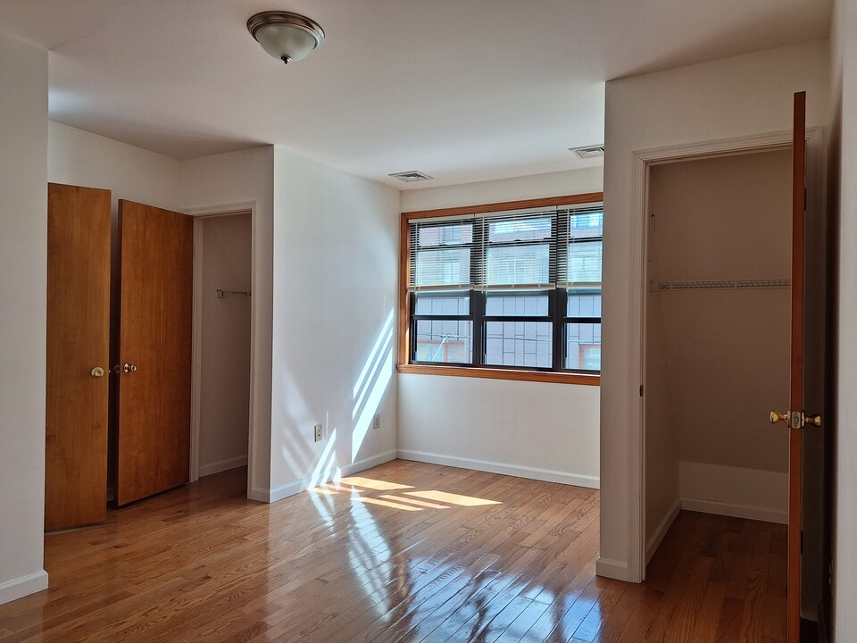 1229 Wood St in Philadelphia, PA - Building Photo