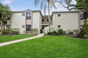 4485 Carambola Cir S, Unit 27322 in Coconut Creek, FL - Building Photo