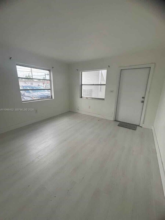 1400 W 29th St in Hialeah, FL - Building Photo - Building Photo