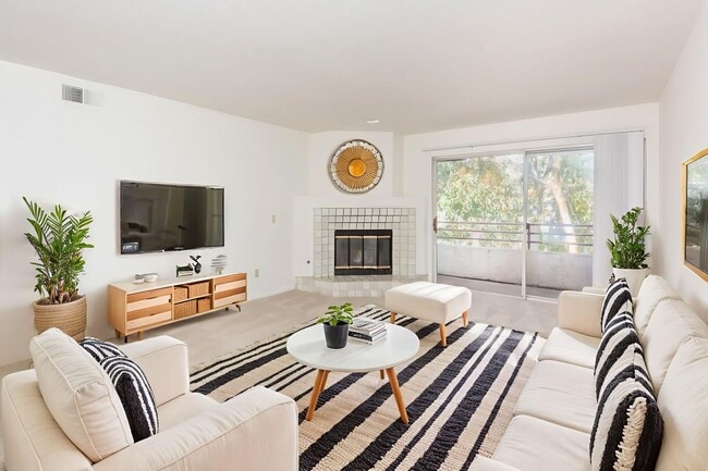 4821 Bella Pacific Row
