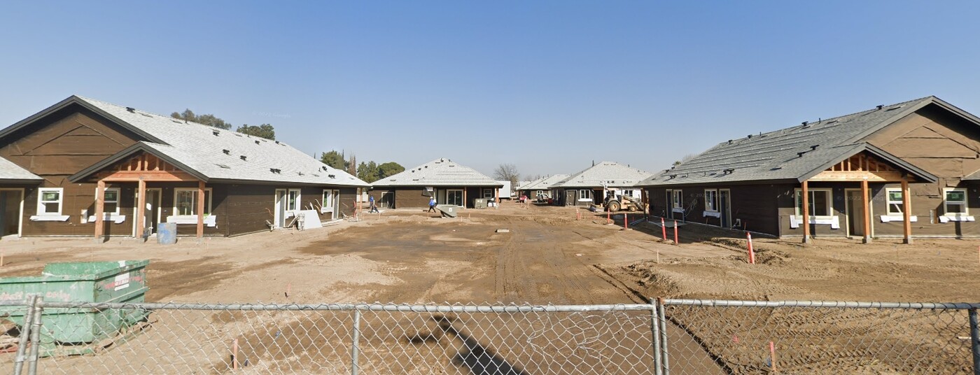 Benton Park Cottages in Bakersfield, CA - Building Photo