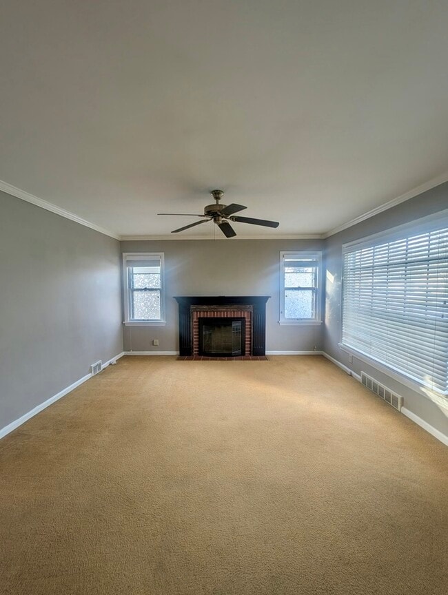 325 Brookfield Ave in Youngstown, OH - Building Photo - Building Photo