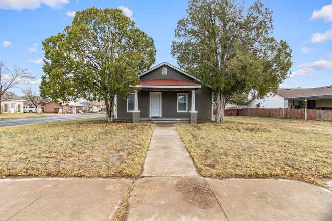 1322 N Lincoln Ave in Odessa, TX - Building Photo - Building Photo