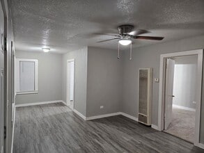 304 Zephyr in Plainview, TX - Building Photo - Building Photo