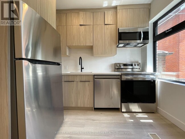 1821 Davenport Rd in Toronto, ON - Building Photo - Building Photo