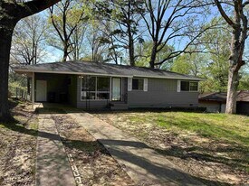 6 Ivy Dr in Little Rock, AR - Building Photo