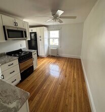 38 Byron St, Unit #2 in Wakefield, MA - Foto de edificio - Building Photo