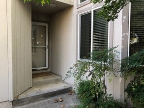 1304 Foothill Dr in Healdsburg, CA - Building Photo - Building Photo